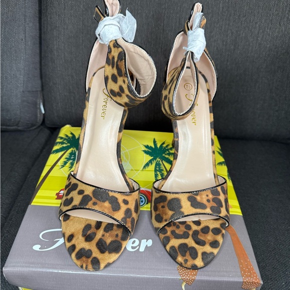 Leopard Print Women's Heels - Picture 4 of 4